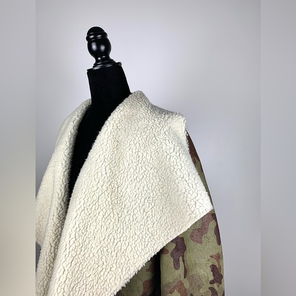 Womens Missguided Green/Taupe Camo Shearling Jacket/Coat, SZ: 6 - Picture 6 of 12